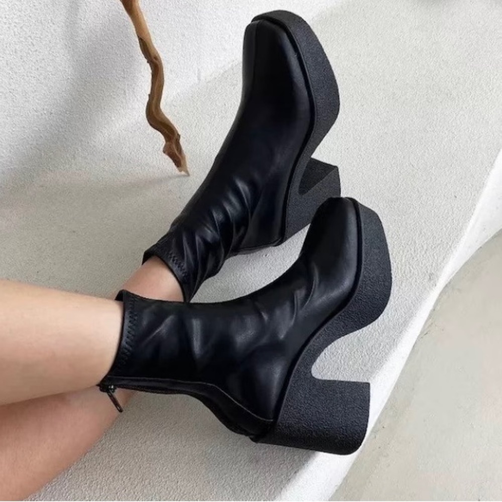 Black mid-ankle disco boots!